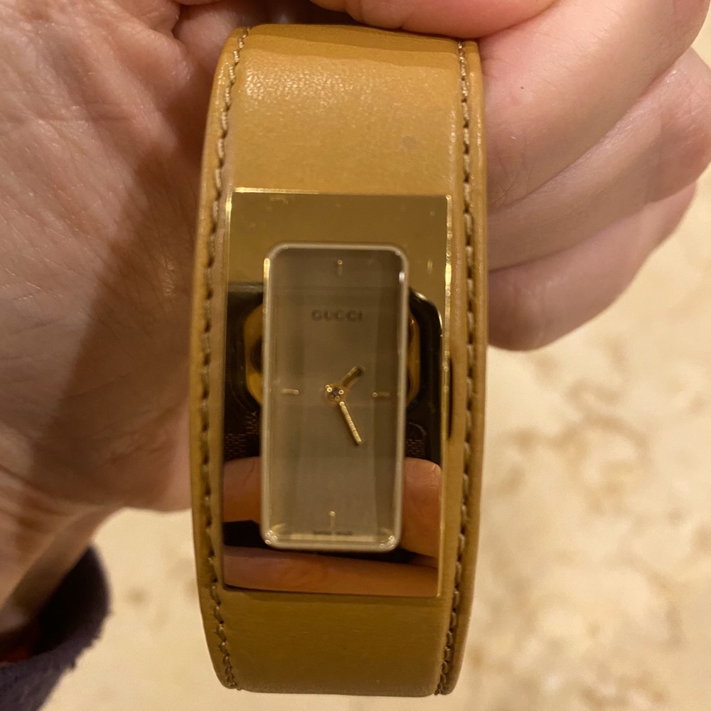 GUCCI Leather Bangle Watch, 100% Authentic